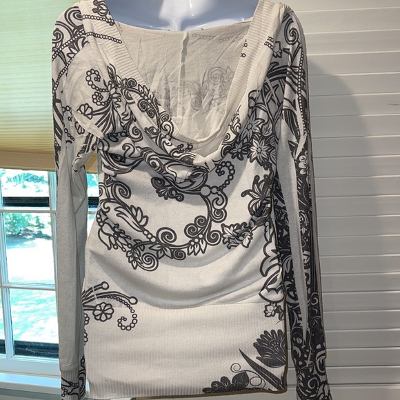 Hooded gray/white knit top - Picture 6 of 8